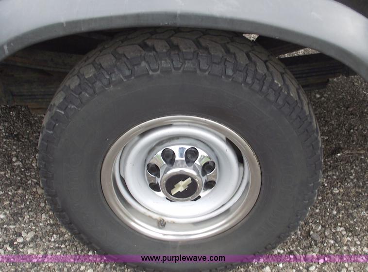 image for item C5607 2000 Chevrolet C3500 LS service truck