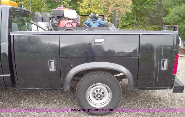 image for item C5607 2000 Chevrolet C3500 LS service truck