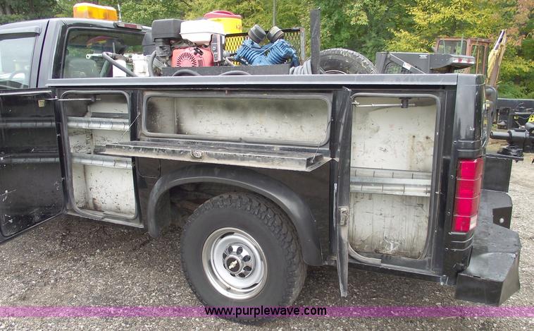 image for item C5607 2000 Chevrolet C3500 LS service truck