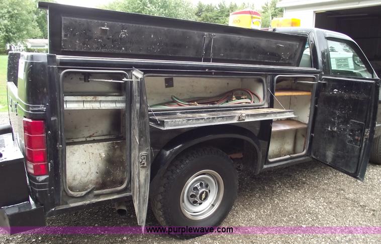 image for item C5607 2000 Chevrolet C3500 LS service truck