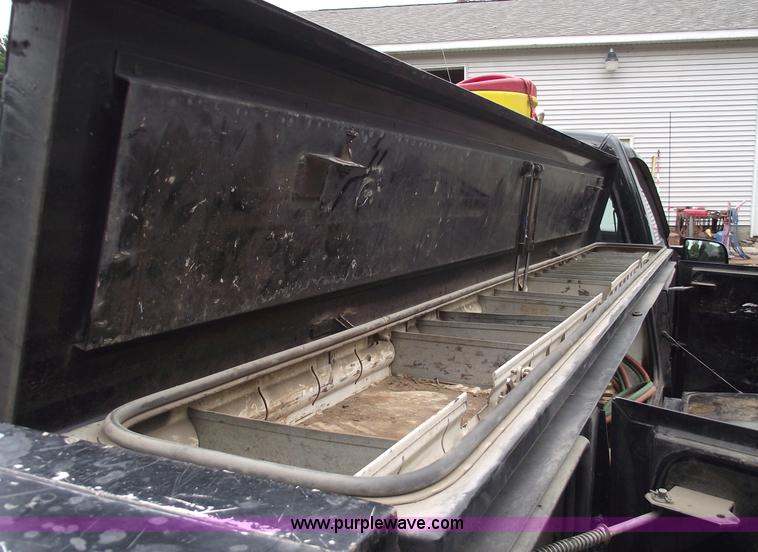 image for item C5607 2000 Chevrolet C3500 LS service truck