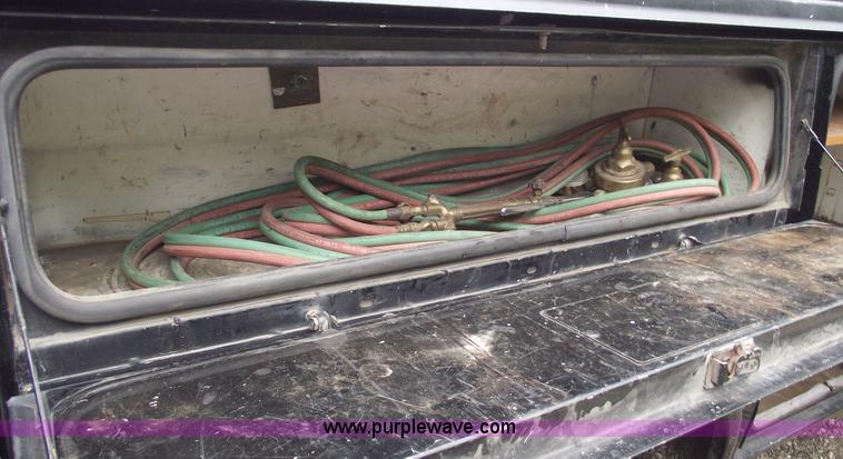 image for item C5607 2000 Chevrolet C3500 LS service truck