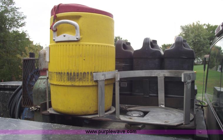 image for item C5607 2000 Chevrolet C3500 LS service truck