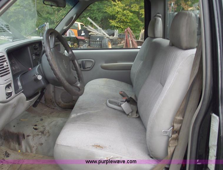 image for item C5607 2000 Chevrolet C3500 LS service truck