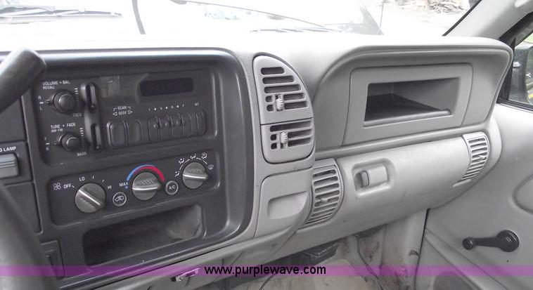 image for item C5607 2000 Chevrolet C3500 LS service truck