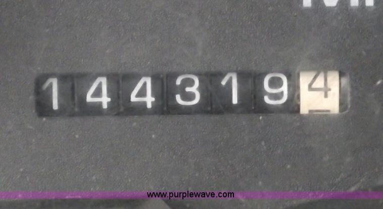 image for item C5607 2000 Chevrolet C3500 LS service truck