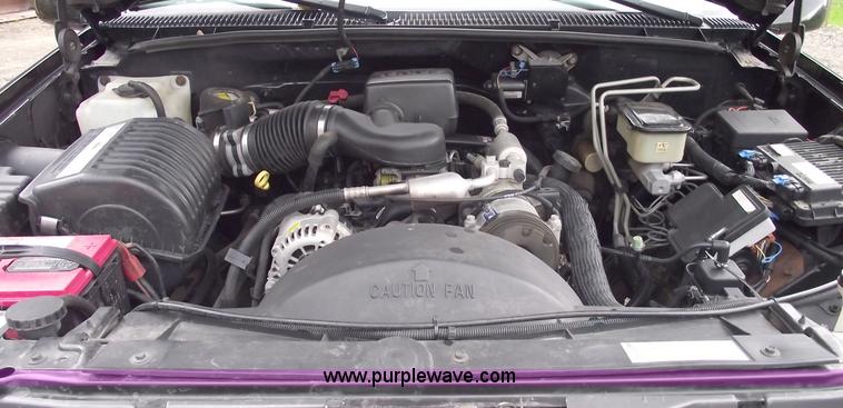 image for item C5607 2000 Chevrolet C3500 LS service truck