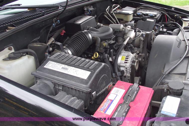 image for item C5607 2000 Chevrolet C3500 LS service truck