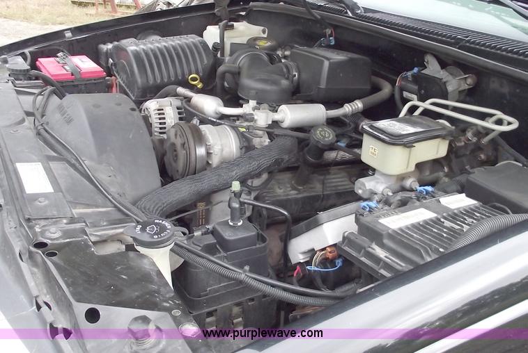 image for item C5607 2000 Chevrolet C3500 LS service truck