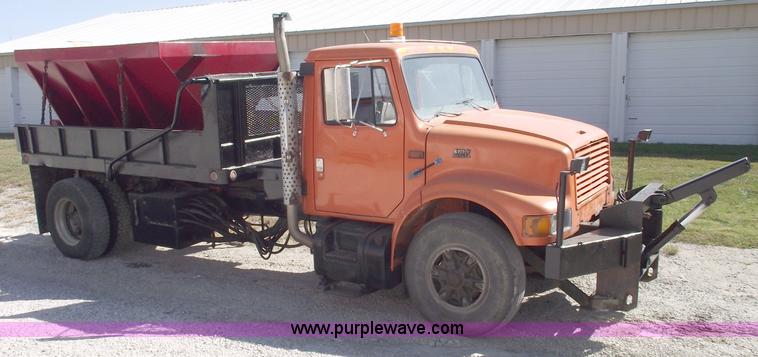 image for item C5619 1999 International 4700 dump truck