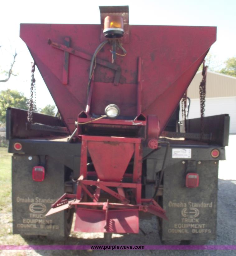 image for item C5619 1999 International 4700 dump truck