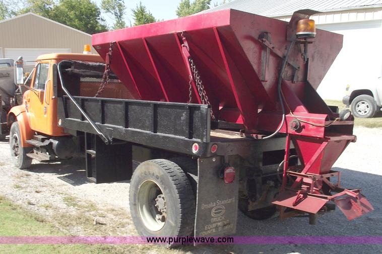 image for item C5619 1999 International 4700 dump truck
