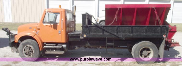 image for item C5619 1999 International 4700 dump truck