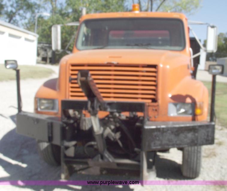 image for item C5619 1999 International 4700 dump truck