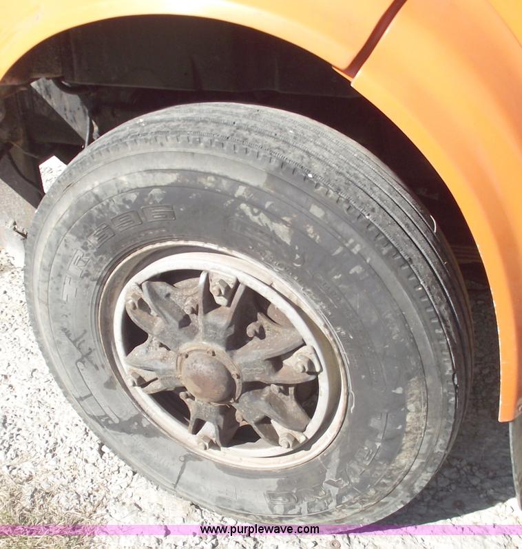 image for item C5619 1999 International 4700 dump truck