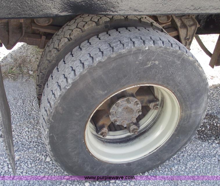 image for item C5619 1999 International 4700 dump truck