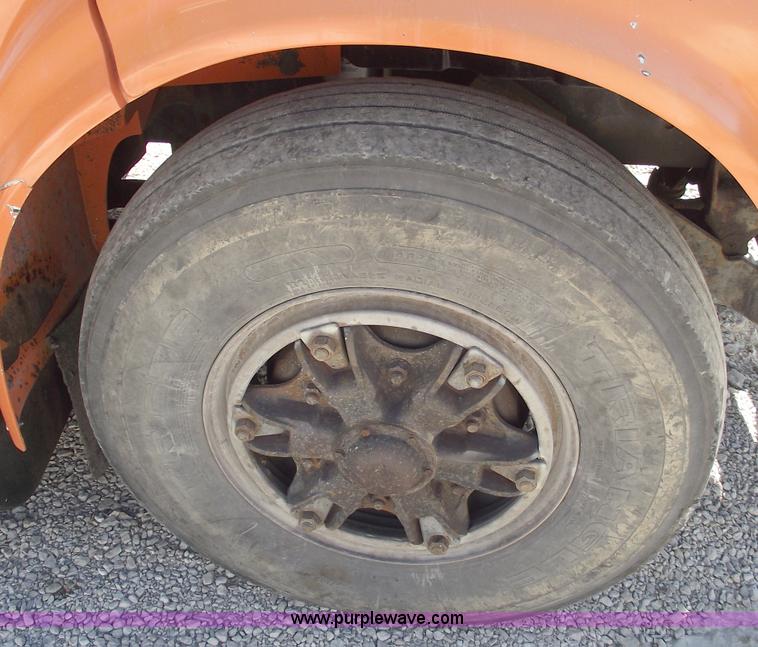 image for item C5619 1999 International 4700 dump truck