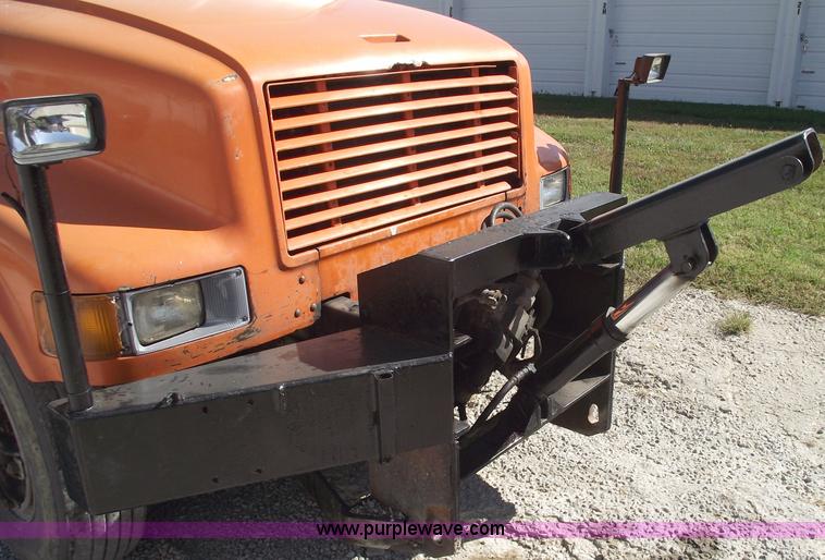 image for item C5619 1999 International 4700 dump truck