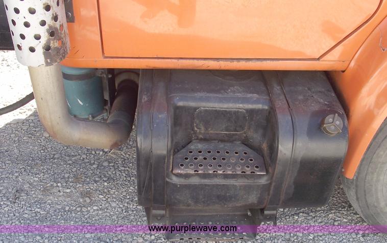 image for item C5619 1999 International 4700 dump truck