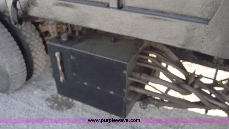 image for item C5619 1999 International 4700 dump truck