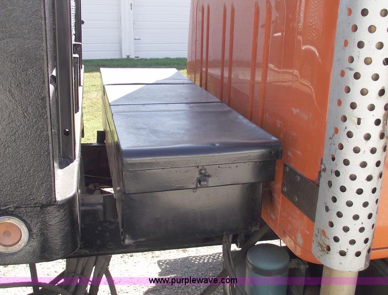 image for item C5619 1999 International 4700 dump truck