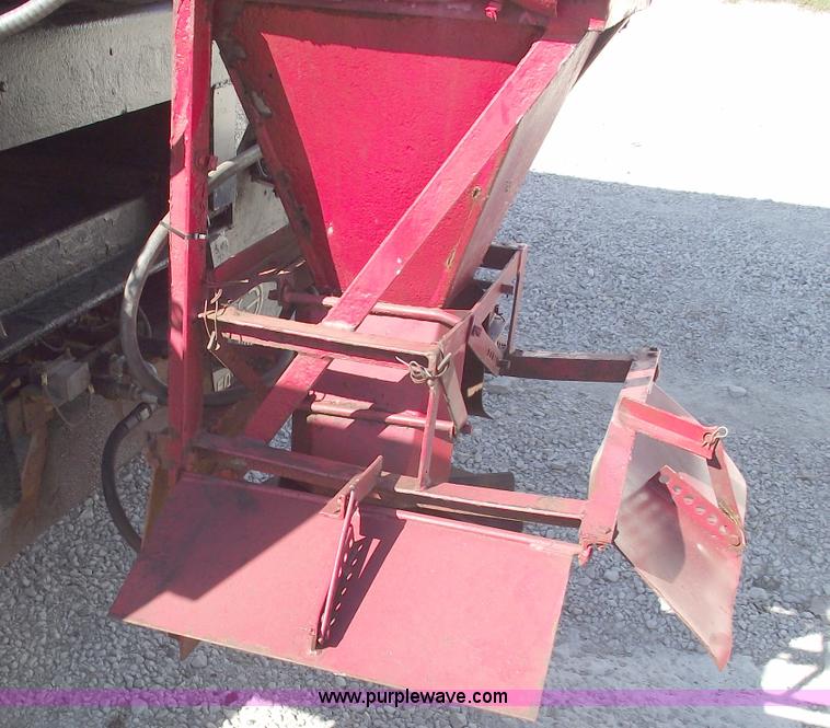 image for item C5619 1999 International 4700 dump truck