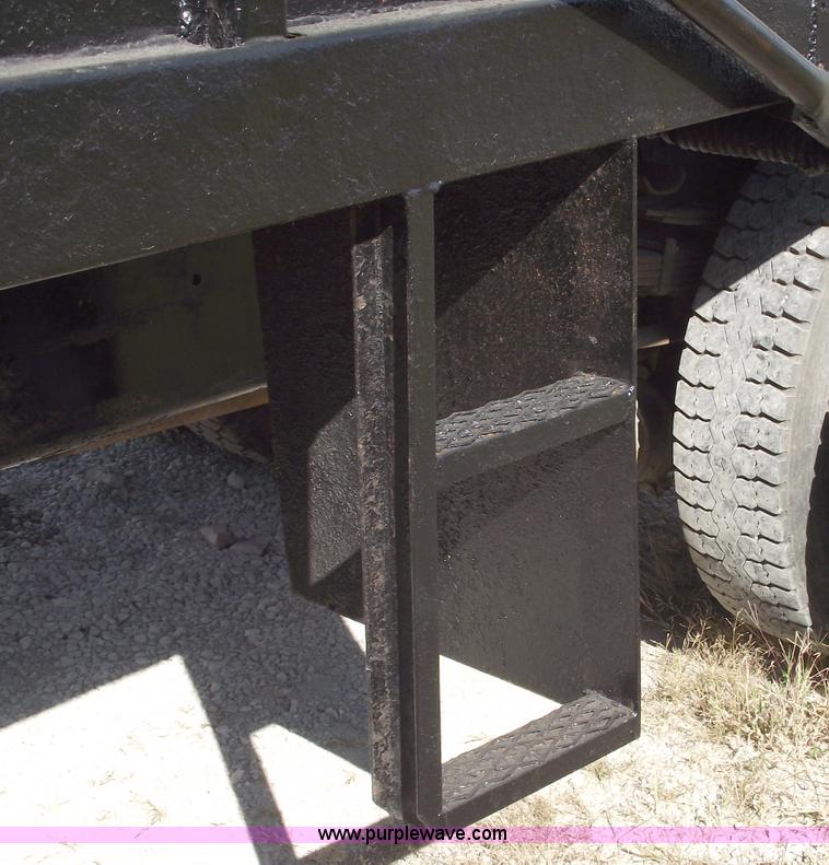 image for item C5619 1999 International 4700 dump truck