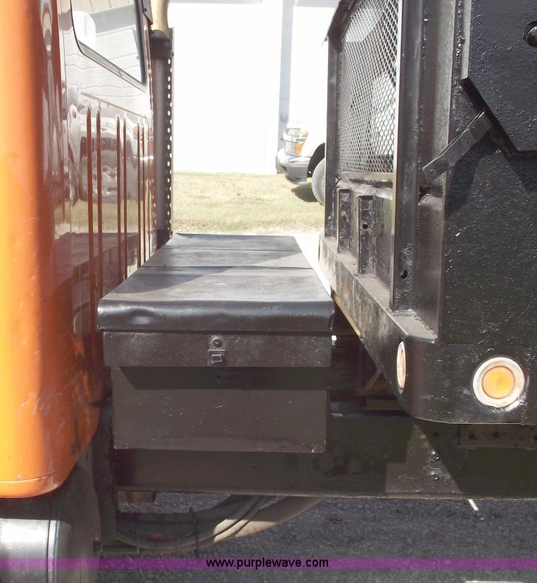 image for item C5619 1999 International 4700 dump truck