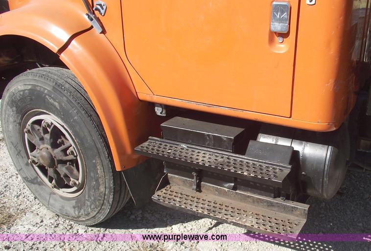 image for item C5619 1999 International 4700 dump truck