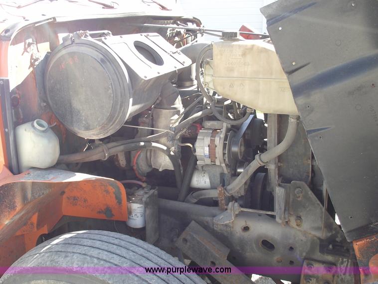 image for item C5619 1999 International 4700 dump truck