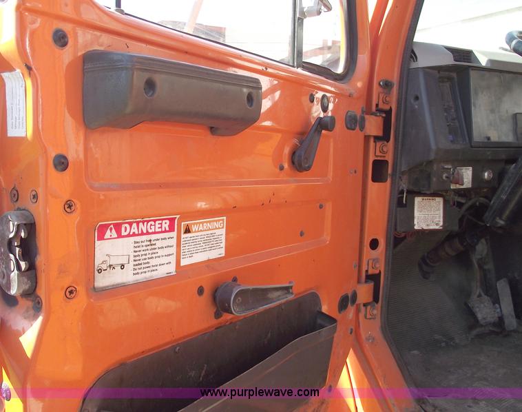 image for item C5619 1999 International 4700 dump truck