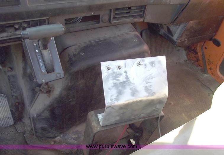 image for item C5619 1999 International 4700 dump truck