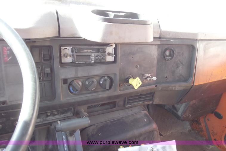 image for item C5619 1999 International 4700 dump truck