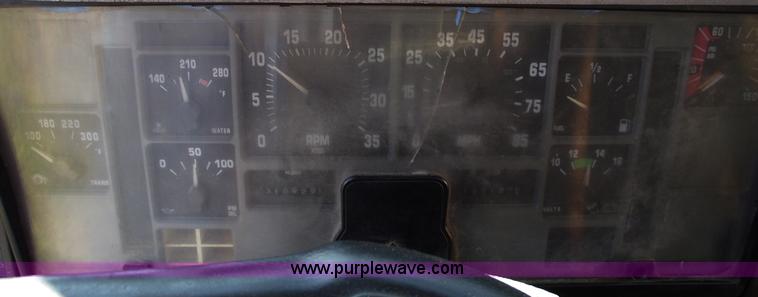 image for item C5619 1999 International 4700 dump truck