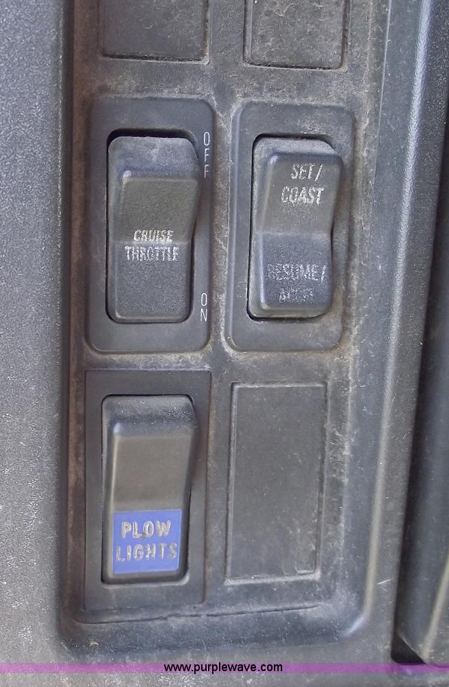 image for item C5619 1999 International 4700 dump truck