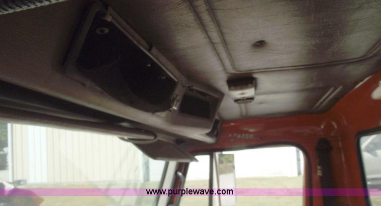 image for item C5619 1999 International 4700 dump truck