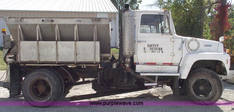 image for item C5620 1988 Ford L9000 dump truck