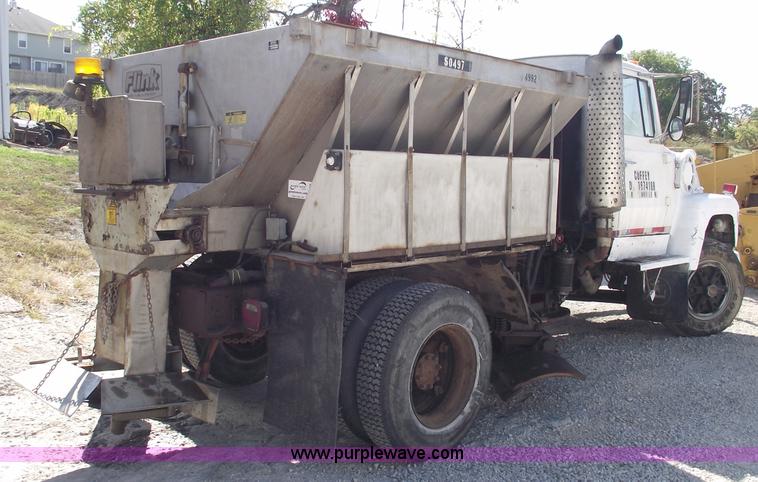 image for item C5620 1988 Ford L9000 dump truck