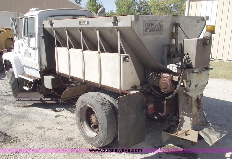 image for item C5620 1988 Ford L9000 dump truck