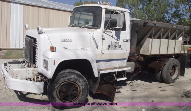 image for item C5620 1988 Ford L9000 dump truck