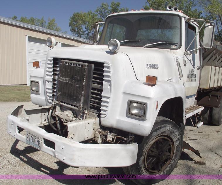 image for item C5620 1988 Ford L9000 dump truck