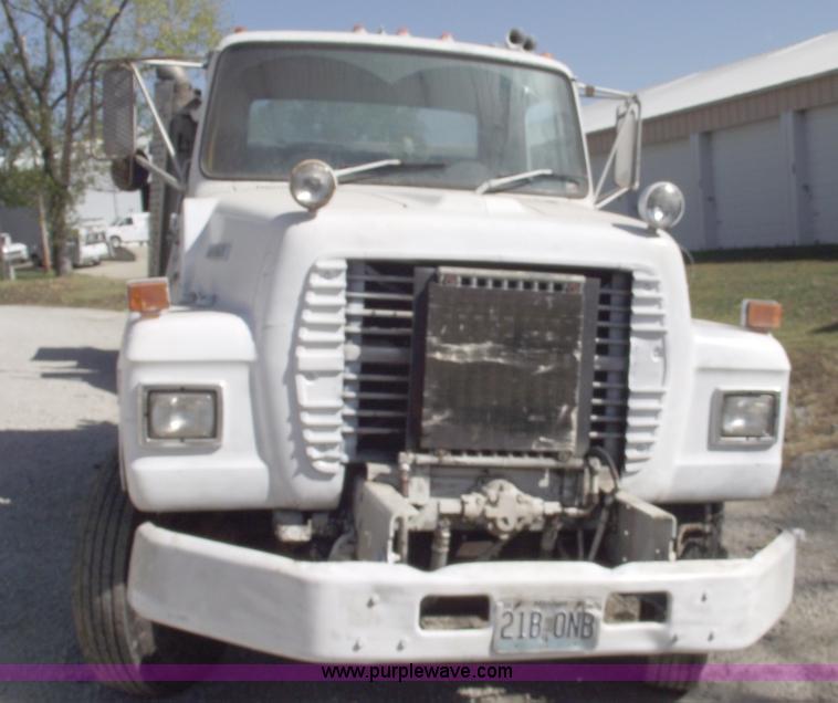 image for item C5620 1988 Ford L9000 dump truck