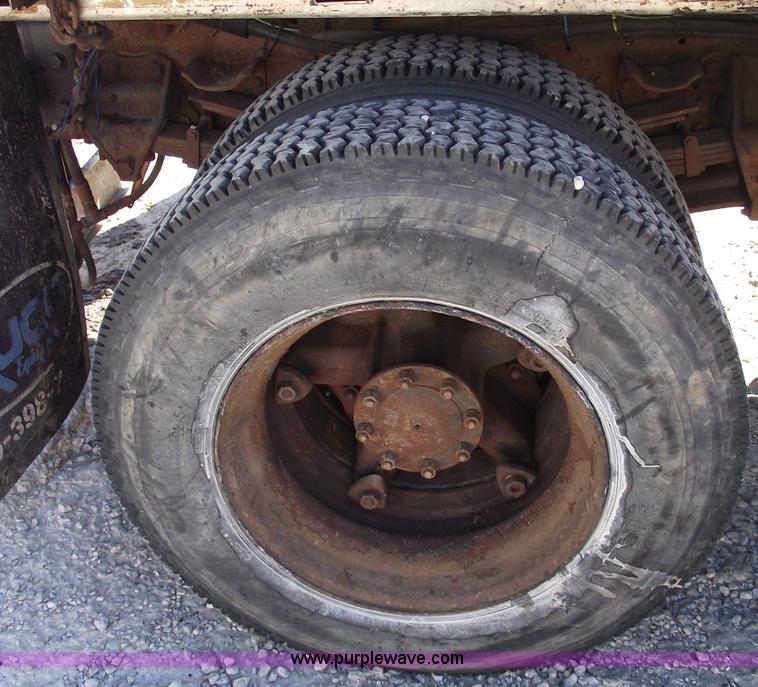 image for item C5620 1988 Ford L9000 dump truck