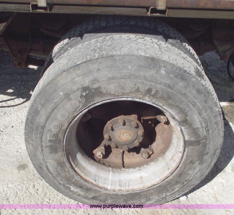 image for item C5620 1988 Ford L9000 dump truck