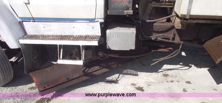 image for item C5620 1988 Ford L9000 dump truck