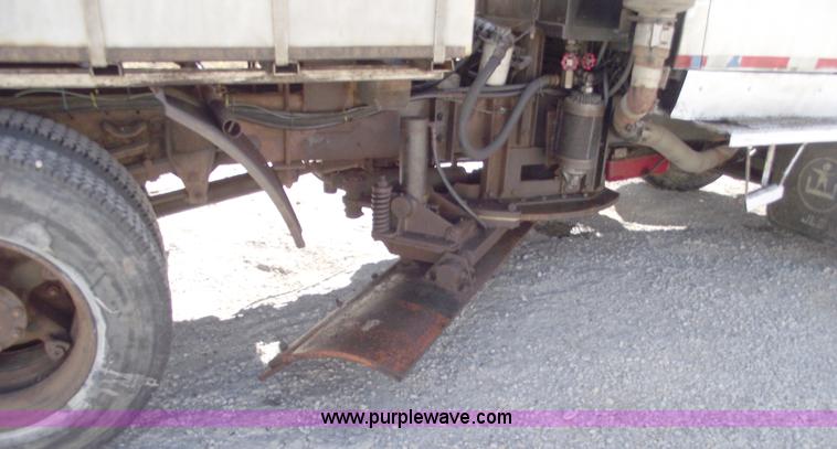 image for item C5620 1988 Ford L9000 dump truck