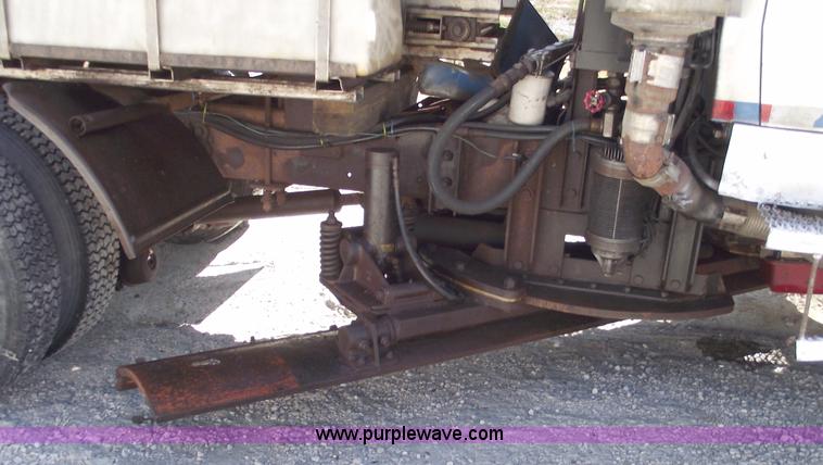 image for item C5620 1988 Ford L9000 dump truck