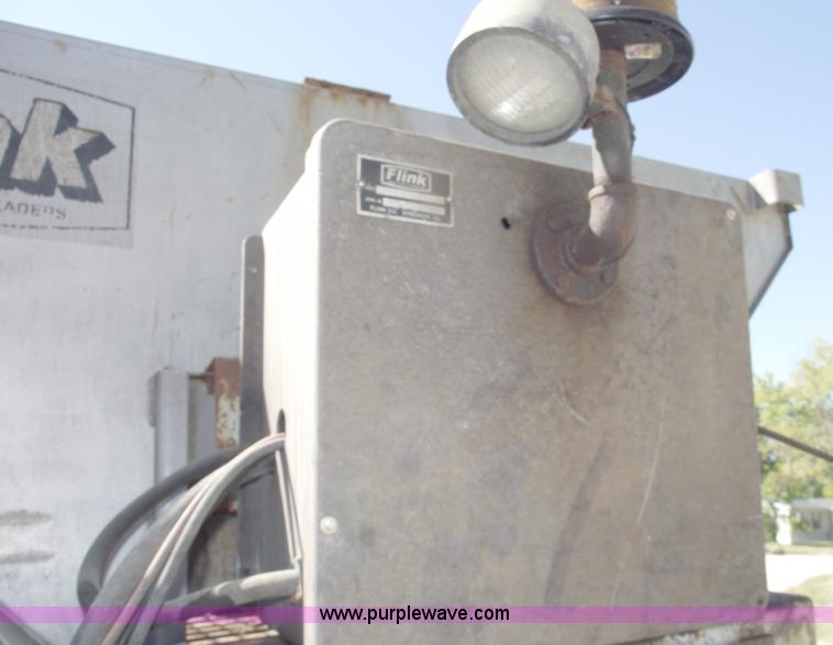 image for item C5620 1988 Ford L9000 dump truck