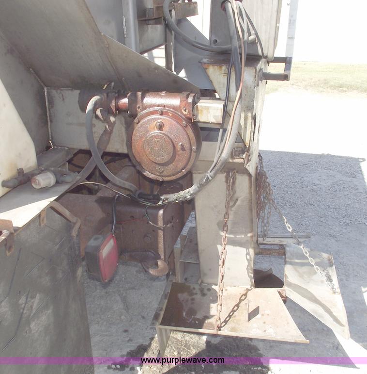 image for item C5620 1988 Ford L9000 dump truck