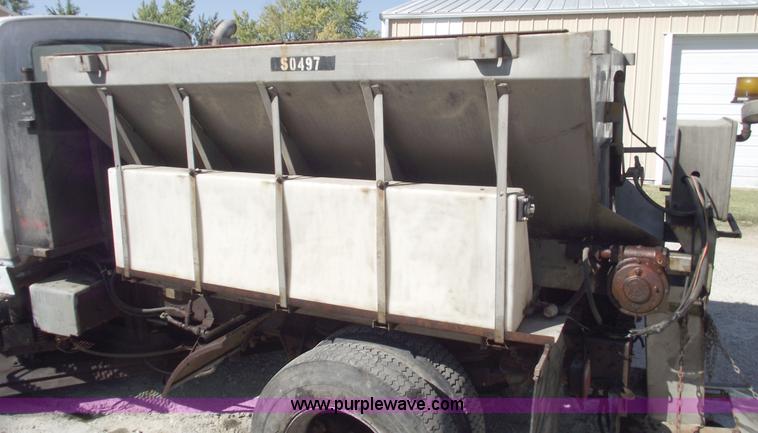 image for item C5620 1988 Ford L9000 dump truck